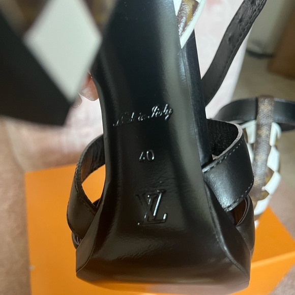 Louis Vuitton Matchmake black Cross Sandle - Picture 6 of 13